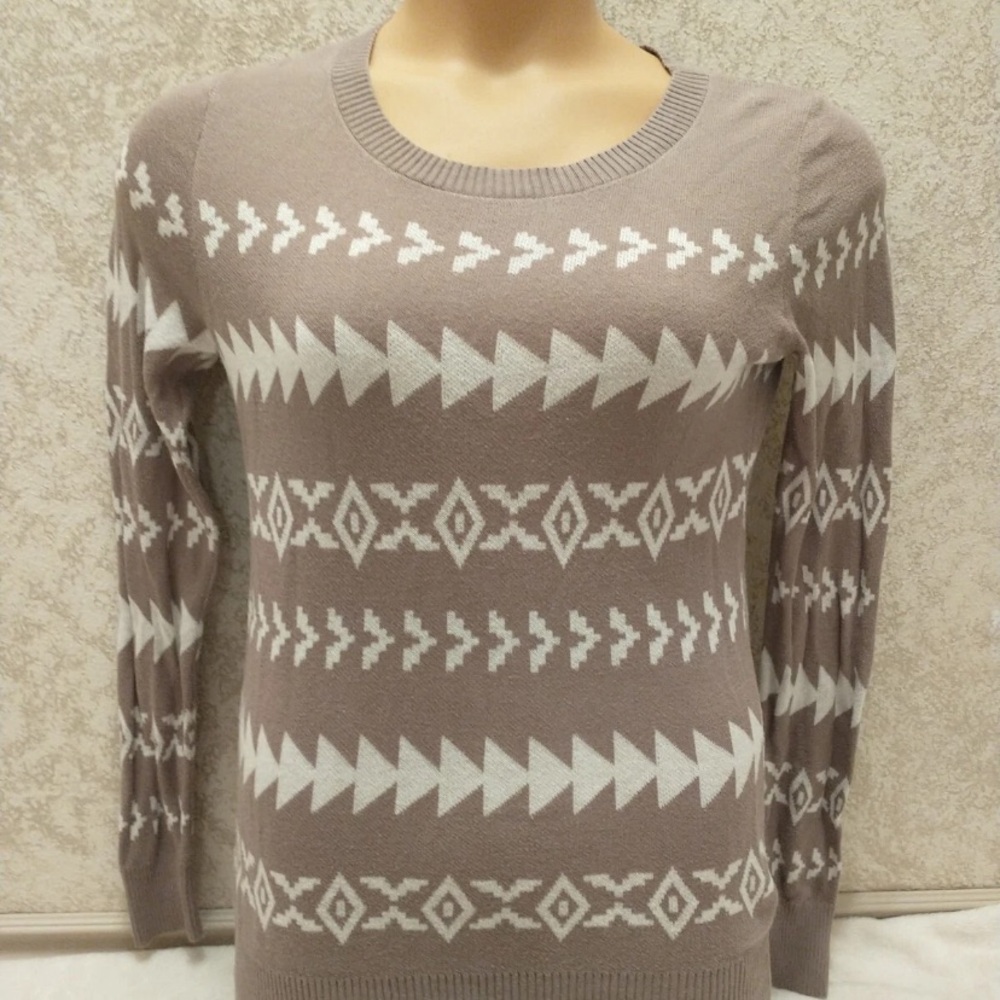 Express Beige and White Geometric Sweater